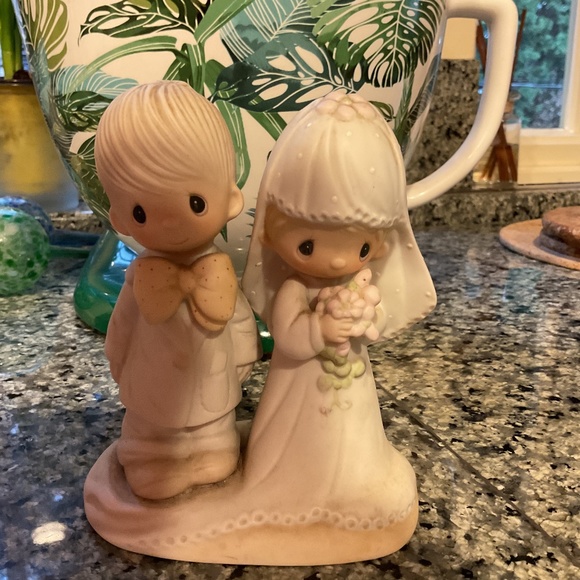 Jonathan &  David Bride and Groom Figurine - Picture 1 of 3